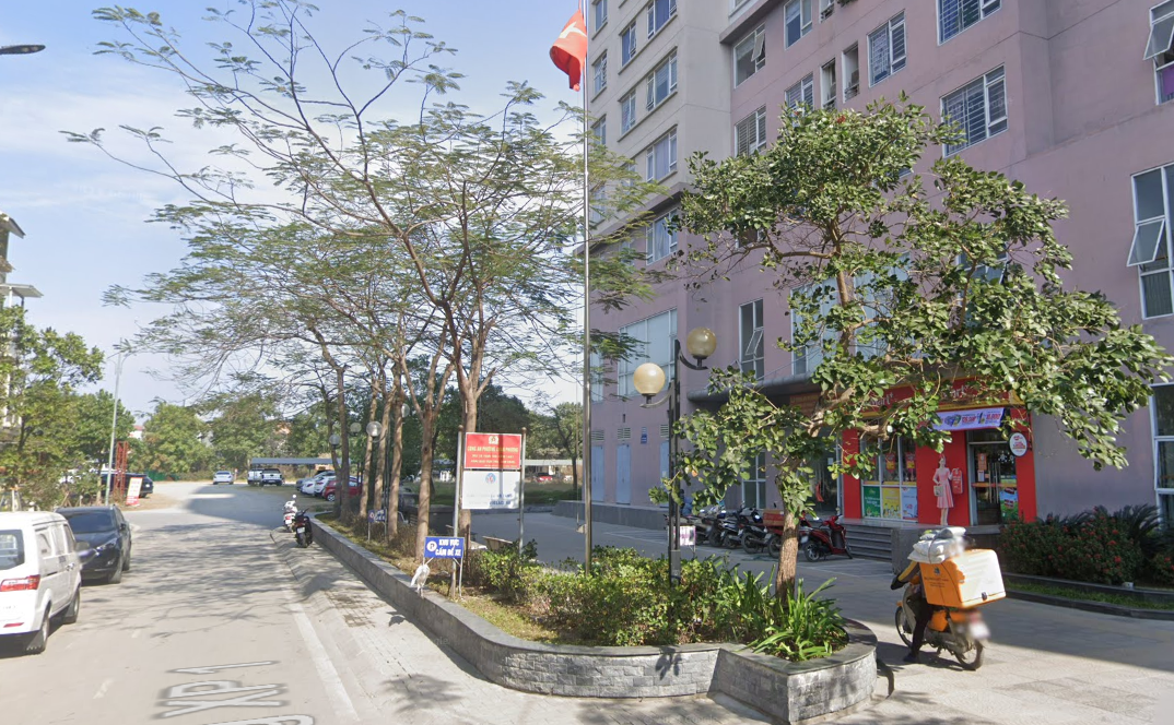 Khuôn viên cây xanh quanh chung cư OCT2 Xuân Phương
