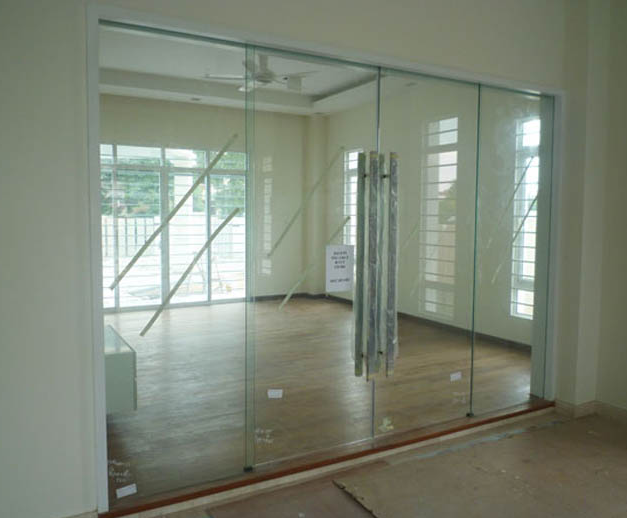 Cửa kính cường lực 2 cánh — Cửa hàng mặt phố