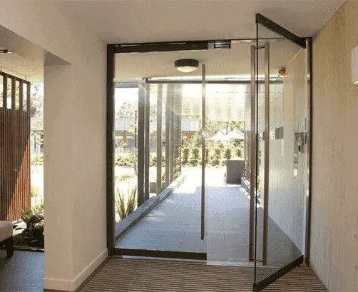 Vách kính cường lực khung nhôm tại Phố Huế Hai Bà Trưng