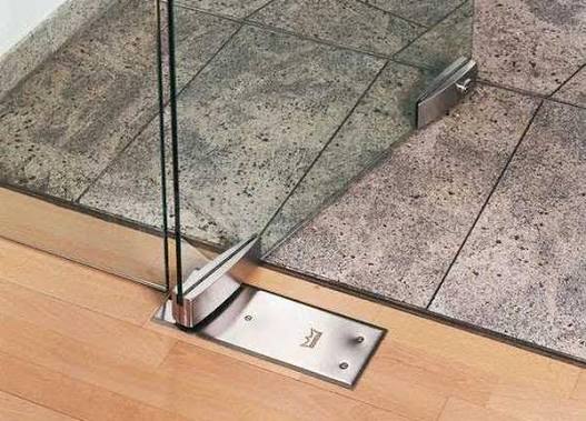 Cửa kính bản lề sàn phòng ngủ biệt thự Hàm Nghi Mỹ Đình