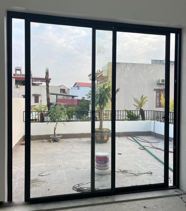 Cửa lùa cửa sổ mở hất chung cư Hoàng Mai