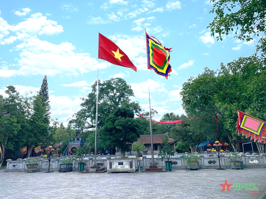 Gốc đa cổ thụ nghìn năm