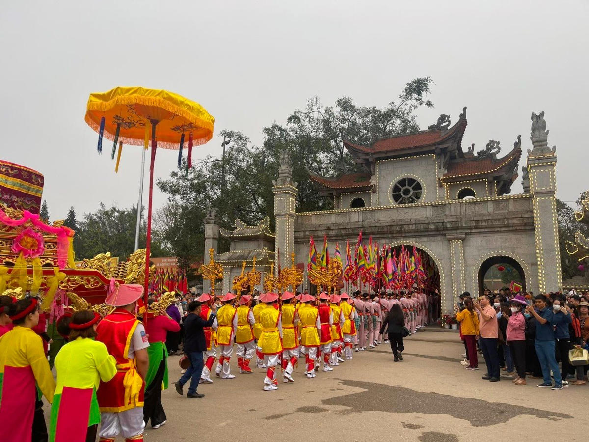 Hoàng hôn bên sông Hồng