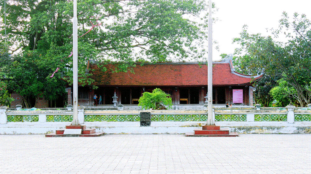 Đền chính năm gian