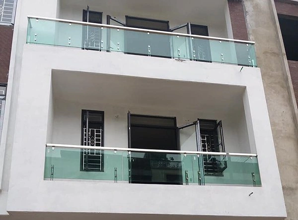 Lan can kính cường lực sân thượng