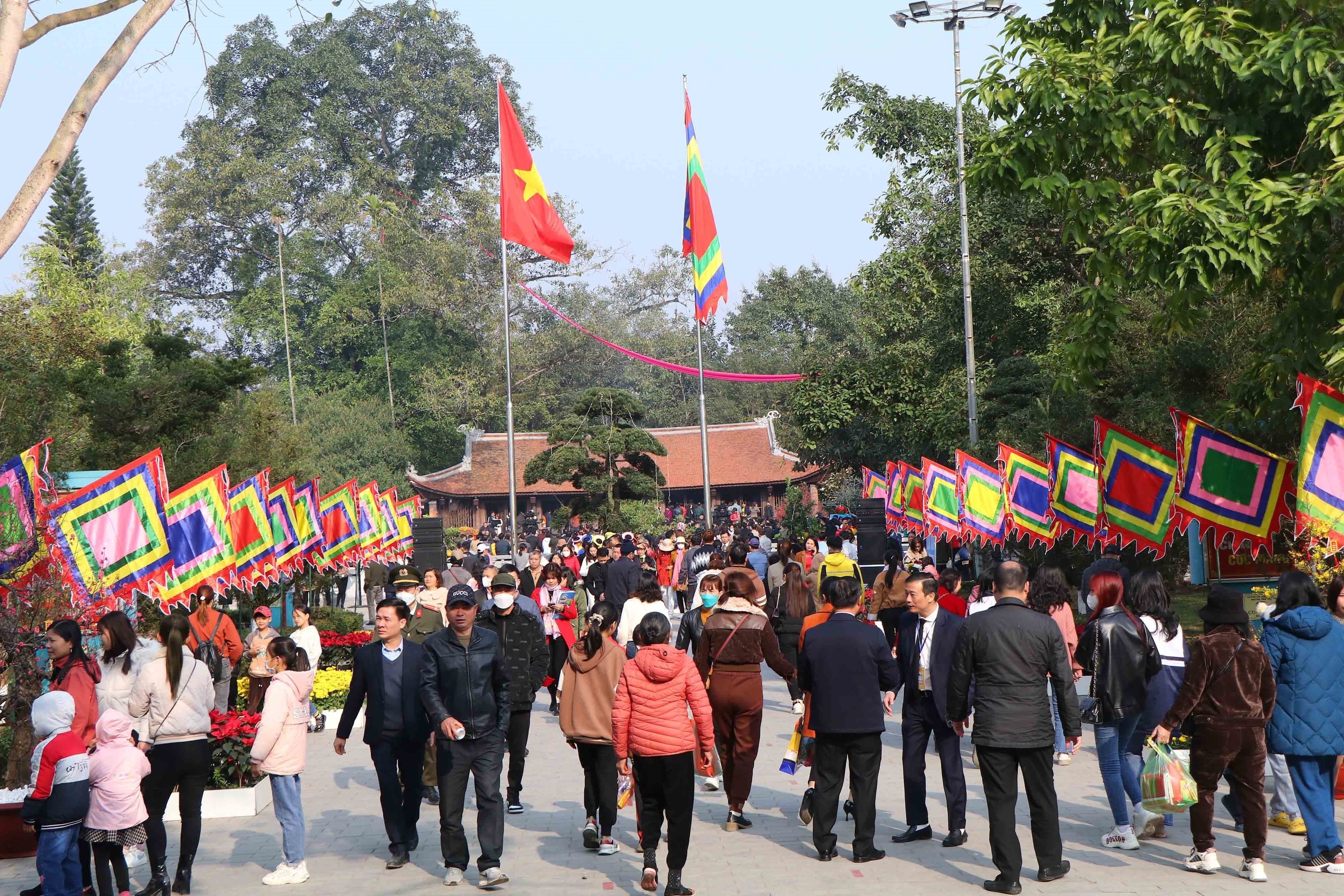 lễ hội đền mẫu âu cơ phú thọ mùng 7 tháng giêng