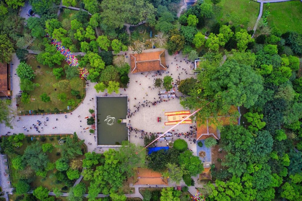Đội tế nữ thực hiện nghi lễ