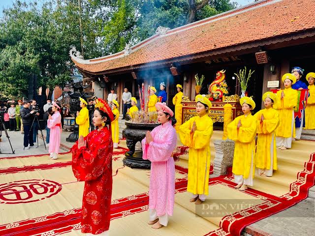 oan duong dâng đền mẫu âu cơ