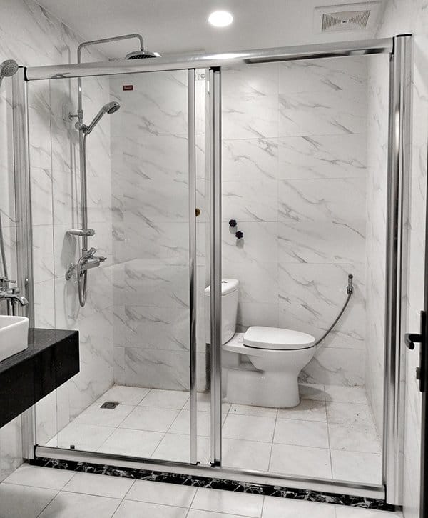 Cabin tắm vách thẳng mở quay tiện dụng