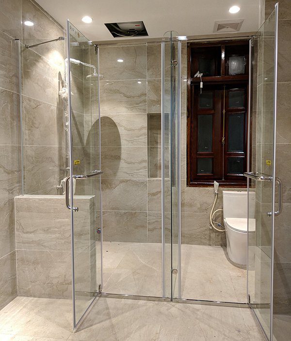 Phòng tắm kính cường lực tại Hai Bà Trưng — Nam Phong Glass