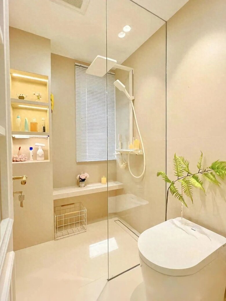 cabin mở quay kẹp kính. tại Times City - Nam Phong