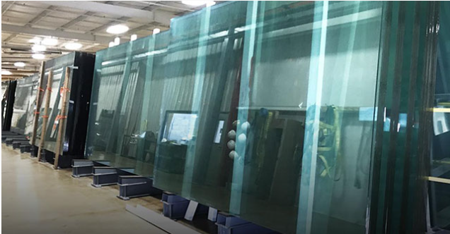 Kiểm tra và chuẩn bị phôi kính cường lực trước khi thi công