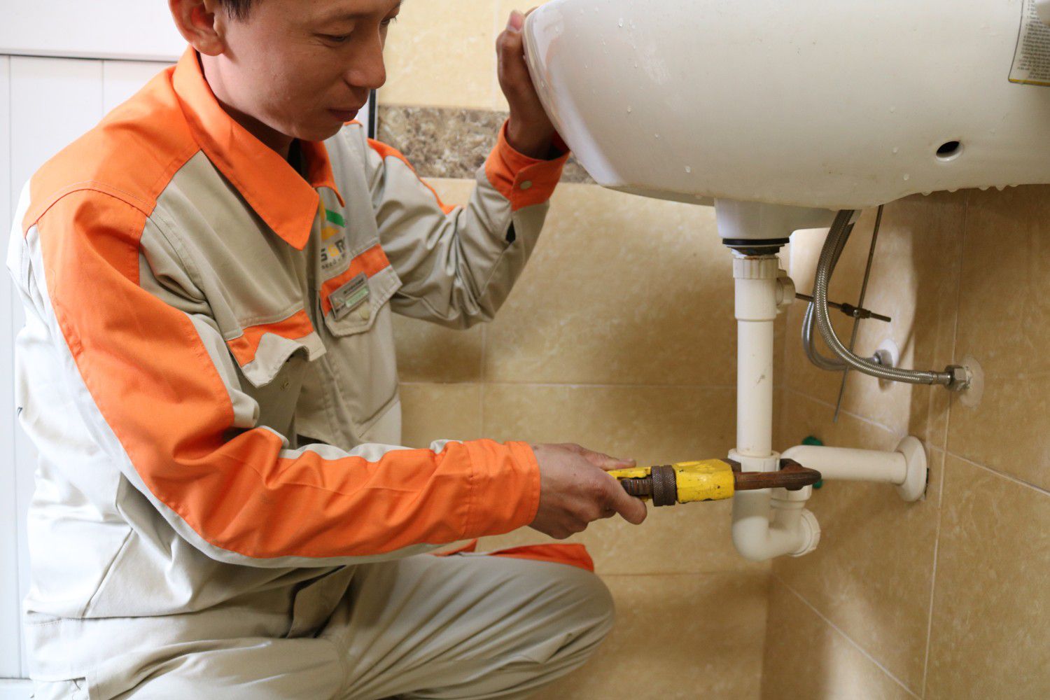 Cách Chọn Thợ Điện Nước Đáng Tin Ở Yên Bái: 7 Dấu Hiệu