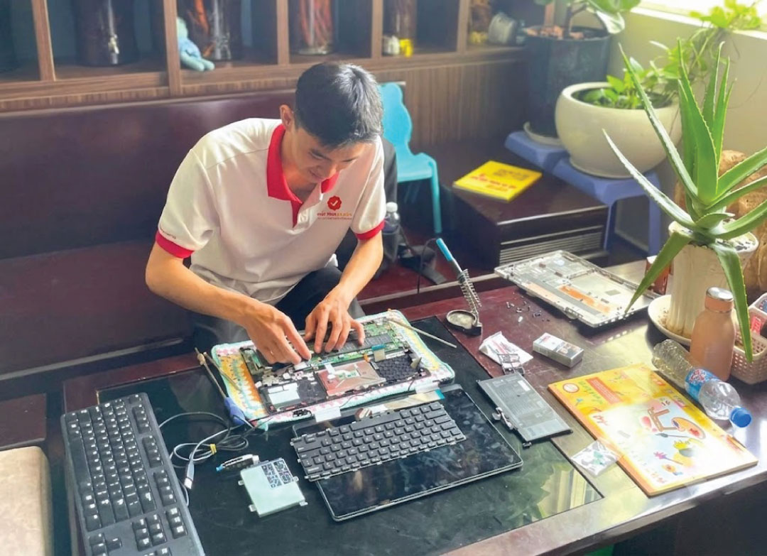Kỹ thuật viên sửa chữa máy tính tận nhà khu vực Hạ Hòa Phú Thọ