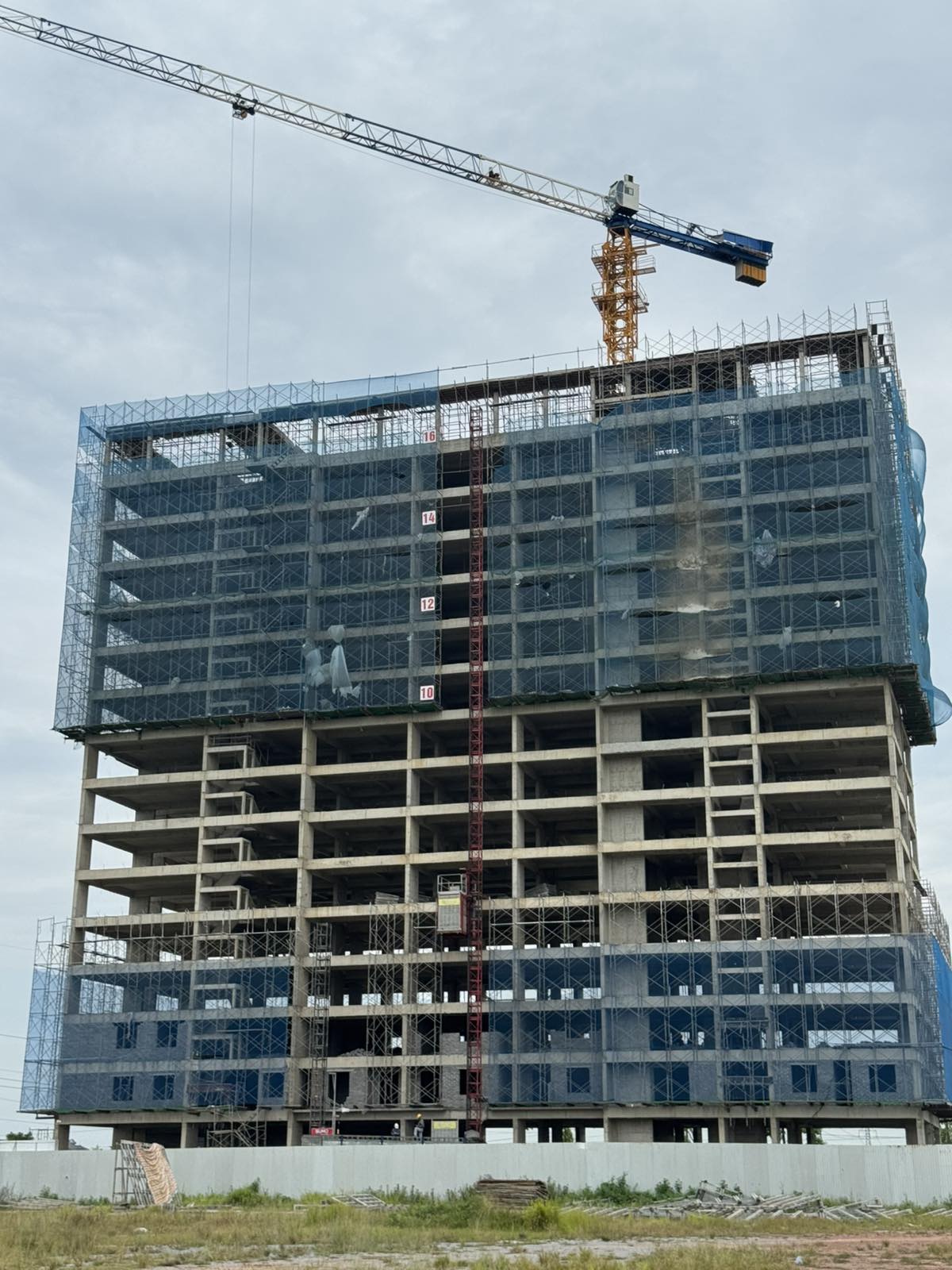 Toàn cảnh mặt chính tòa CT5 đã cất nóc tầng 15 NOXH Việt Hàn Capital ngày 14/09/2026