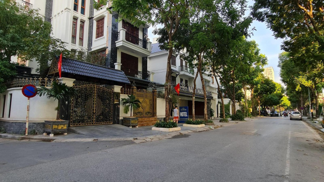 Dãy biệt thự Mễ Trì Hạ nhìn từ hướng đường Phạm Hùng