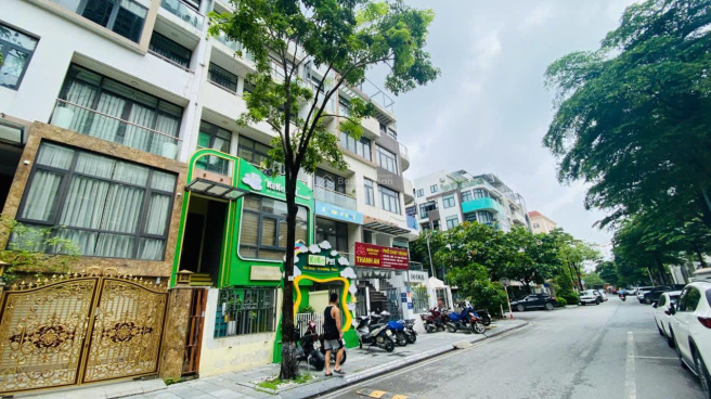 Tuyến đường nội bộ cây xanh giữa các dãy nhà phố HD Mon City