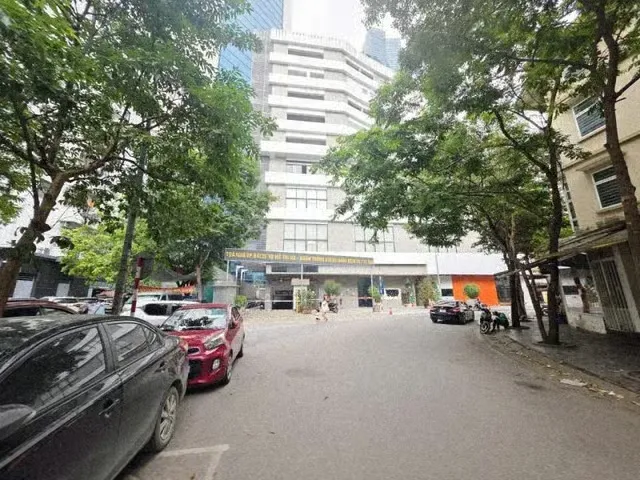 Đường nội bộ có vỉa hè rộng rãi tại khu đô thị Mễ Trì Hạ