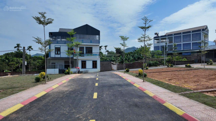 Lô đất thổ cư mặt đường trục chính kinh doanh tại Hòa Lạc