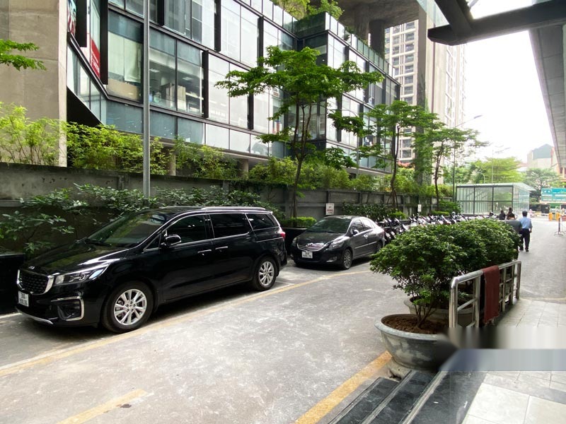 Lối vào sảnh và tầng hầm The Garden Hill