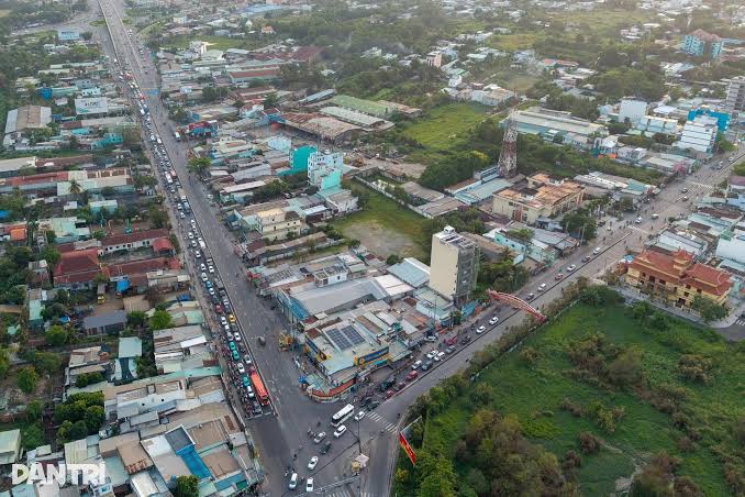 Ngõ dân cư thông thoáng lát gạch đỏ sạch đẹp tại Phú Mỹ Mỹ Đình