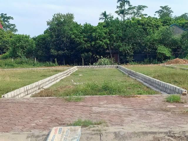 Thửa đất thổ cư xây móng xác định mốc giới tại Hòa Lạc