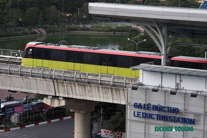 Đoàn tàu tuyến Metro số 3 Nhổn - Ga Hà Nội chạy trên cao qua Nam Từ Liêm